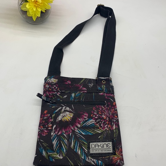 Dakine Handbags - Dakine Lightweight Floral Nylon Crossbody Bag Made in Hawaii MCB3649